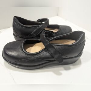 Apex Ambulator Black Leather Mary Jane Womens Velcro straps Shoes Size 8.5 wide